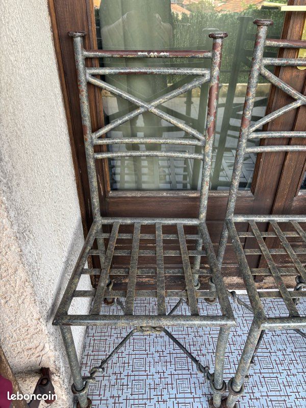 Chaises et pied de table en fer forgé (image 10)