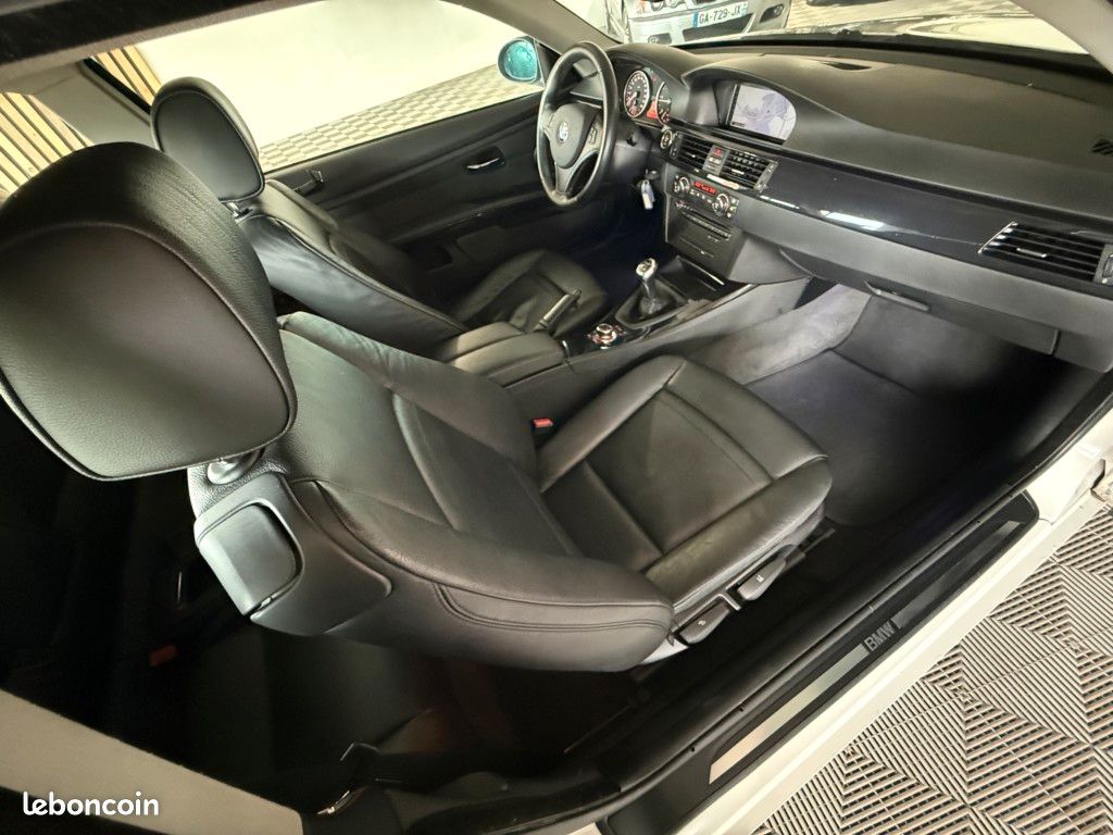 BMW Série 3 Coupé 320d 177ch Luxe BVM6 (E92) (image 25)