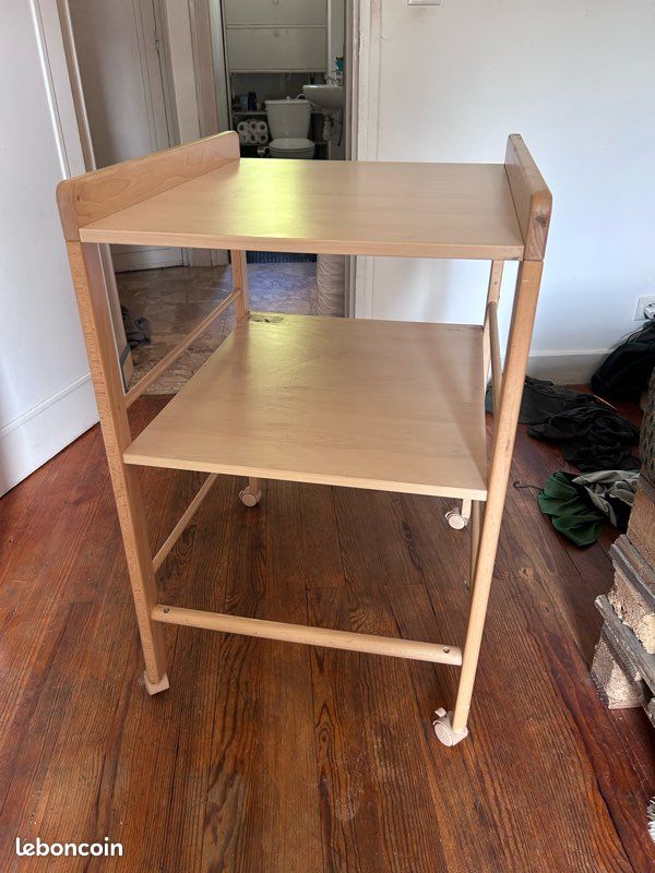 Table à langer en bois et à roulettes (image 2)