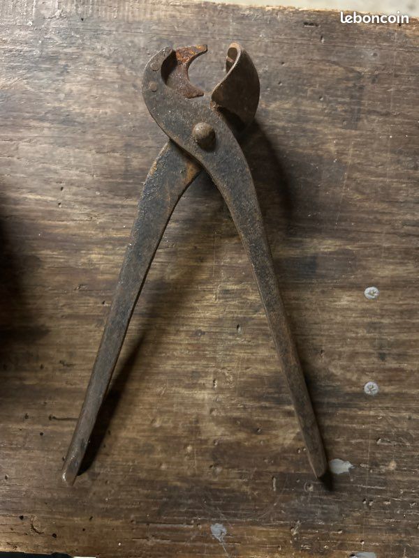 Pense à couder d’électricien (image 1)