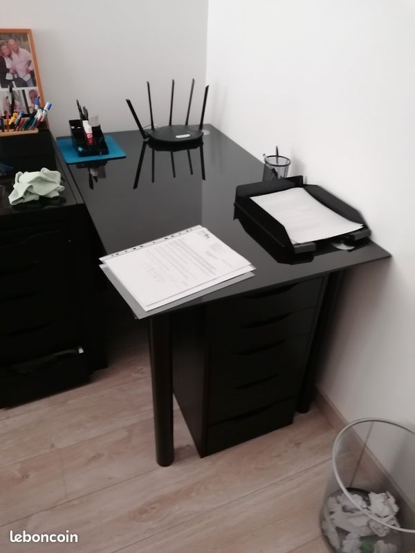 Table en verre (image 1)