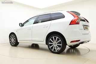 Volvo XC60 2.0 T5 245ch OCEAN RACE - TOIT PANORAMIQUE CUIR SIÈGES ÉLECTRIQUES CHAUFFANTS PARE-BRI... (image 12)