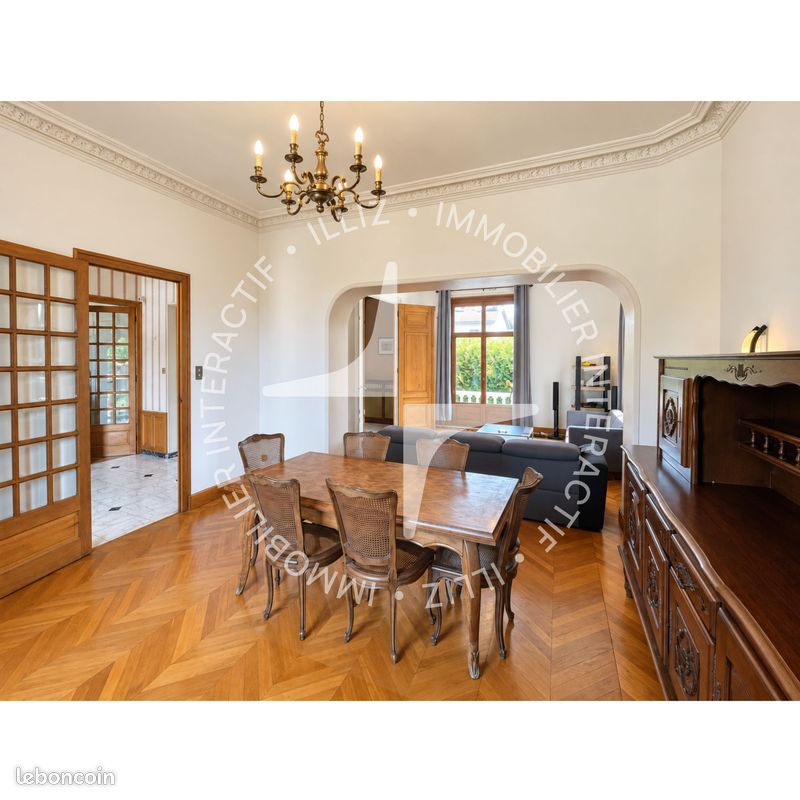 Maison 9 pièces 194 m² · à Les Abrets en Dauphiné · 194 m² · 299 000 €