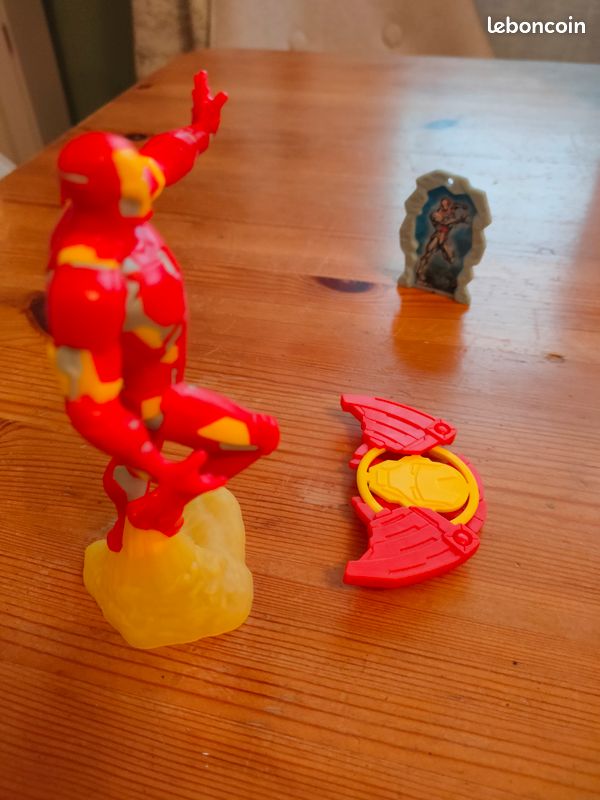 Iron man collector 2025 Marvel Avengers Kinder Big Surprise Jeux