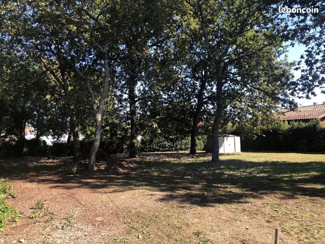 Terrain 900 m² · au Barp · 230 000 €