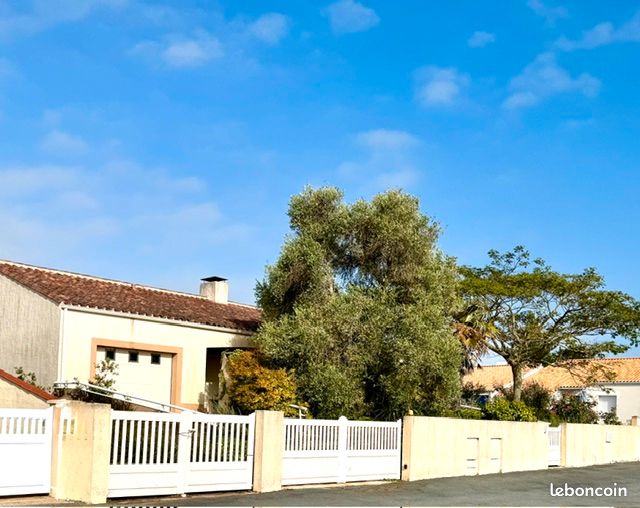 Maison 8 pièces 164 m² · à Brem-sur-Mer · 164 m² · 380 000 €