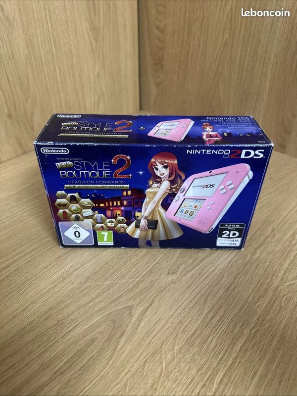 Boite Console 2DS Edition Maison du Style 2 Rose - VIDE Réf 160 Collector (image 1)
