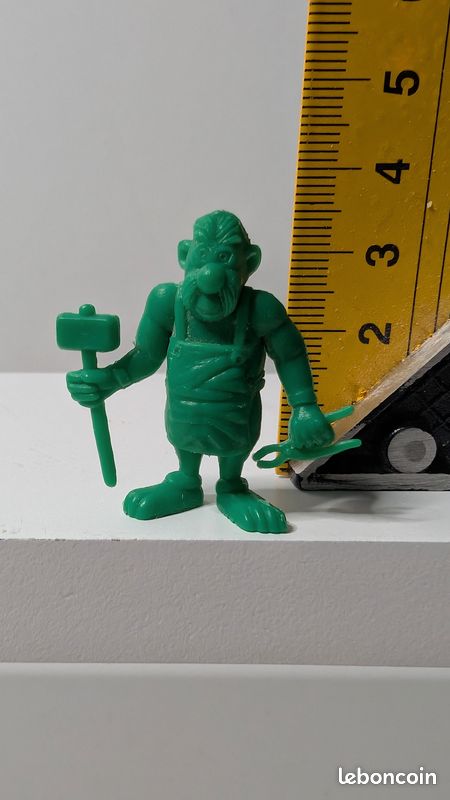 [Unilever] Figurine Astérix&Obélix monochrome Cétautomatix vert (image 1)