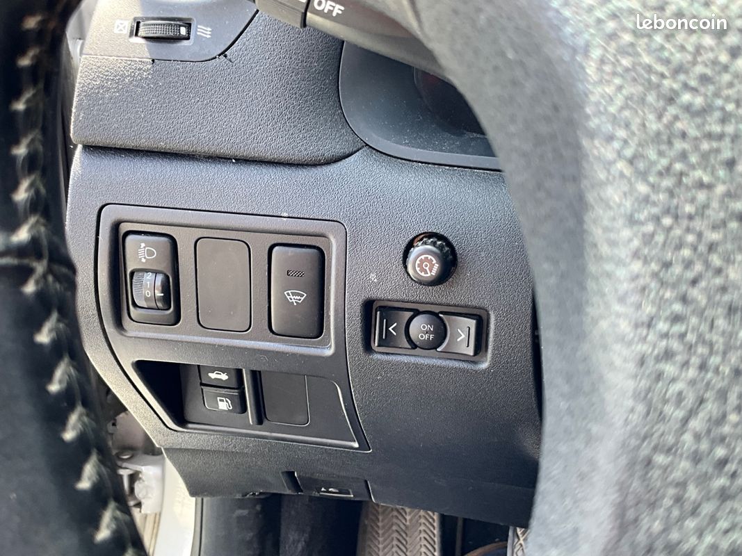 Lexus is 2.2 220d 175ch finition executive / regulateur / suivi (image 19)