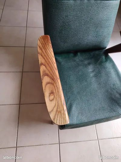 Fauteuil vintage style scandinave des années 60/70, structure en bois massif et assise/dossier en skaï vert (image 5)