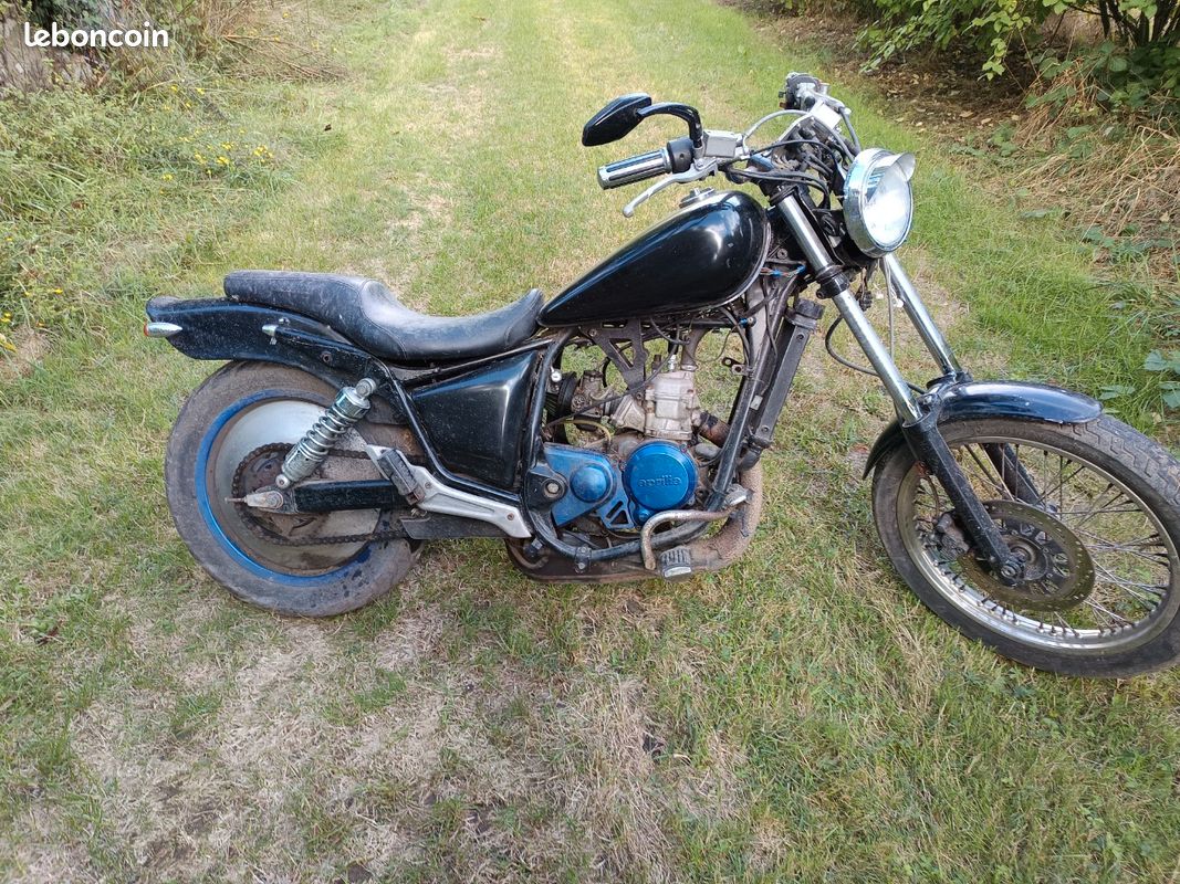 Vend Aprilia 125 red rose Motos