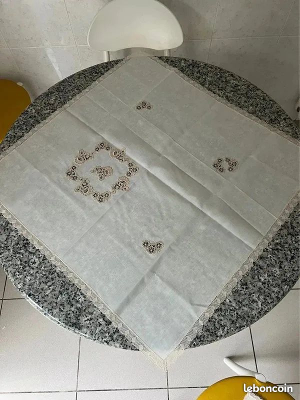 Tête à tête Paradisio Villeroy & Boch et serviettes brodées - Le