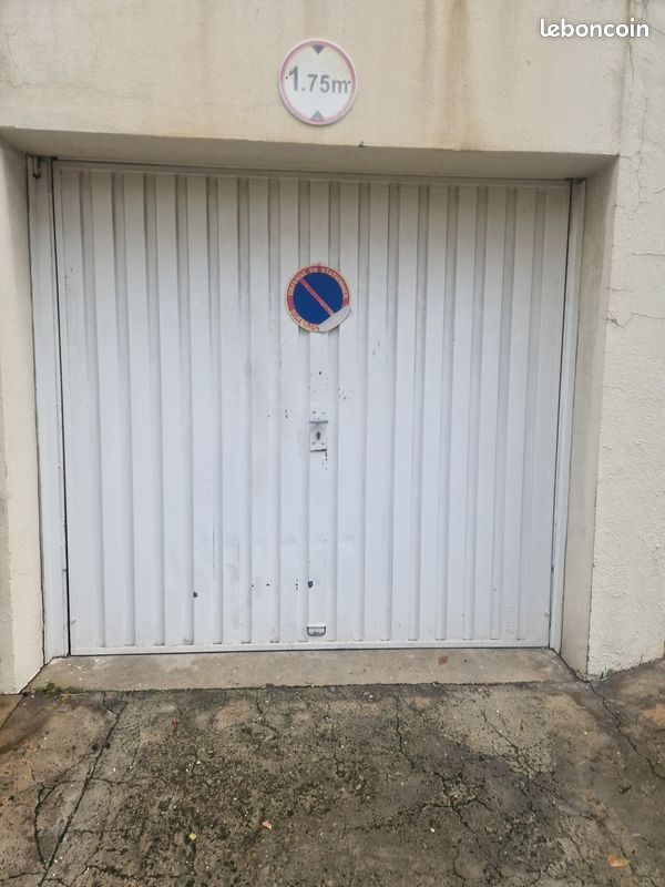 Parking/box Toulon · 80 €/mois
