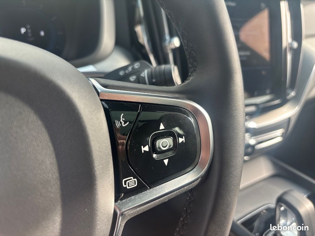 VOLVO XC60 B4 197 ch Geartronic 8 Plus Style Dark (image 14)