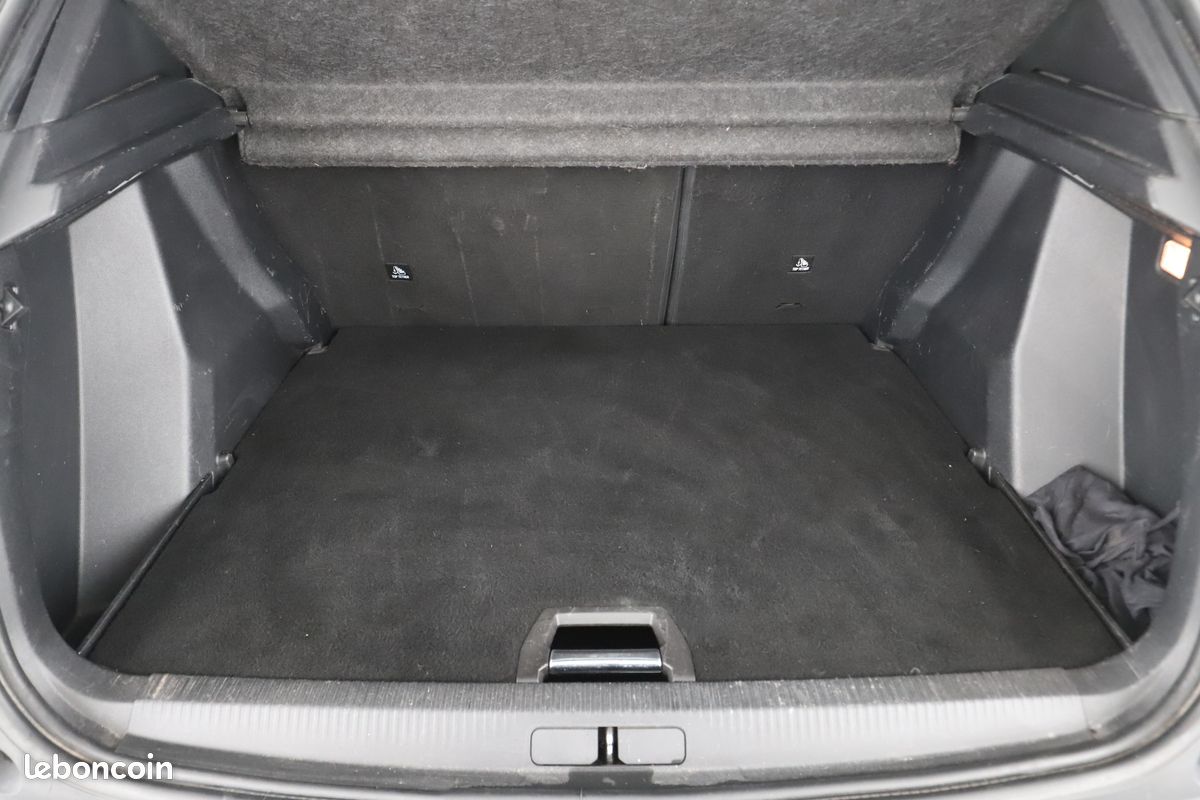 Peugeot 2008 1.2 PureTech GT Line 130 ch (image 11)