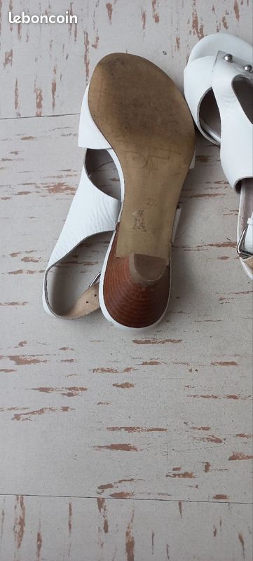 Sandales en cuir verni (image 7)