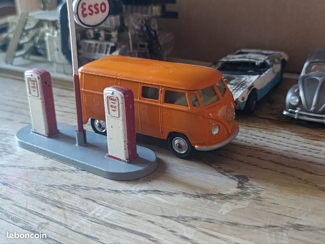 Volkswagen Combi Corgi Toys (image 10)