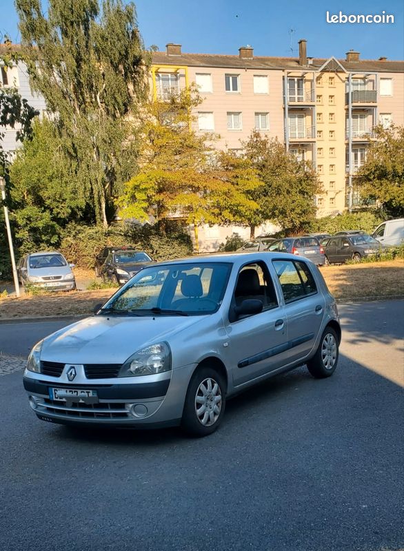 Renault clio (image 1)