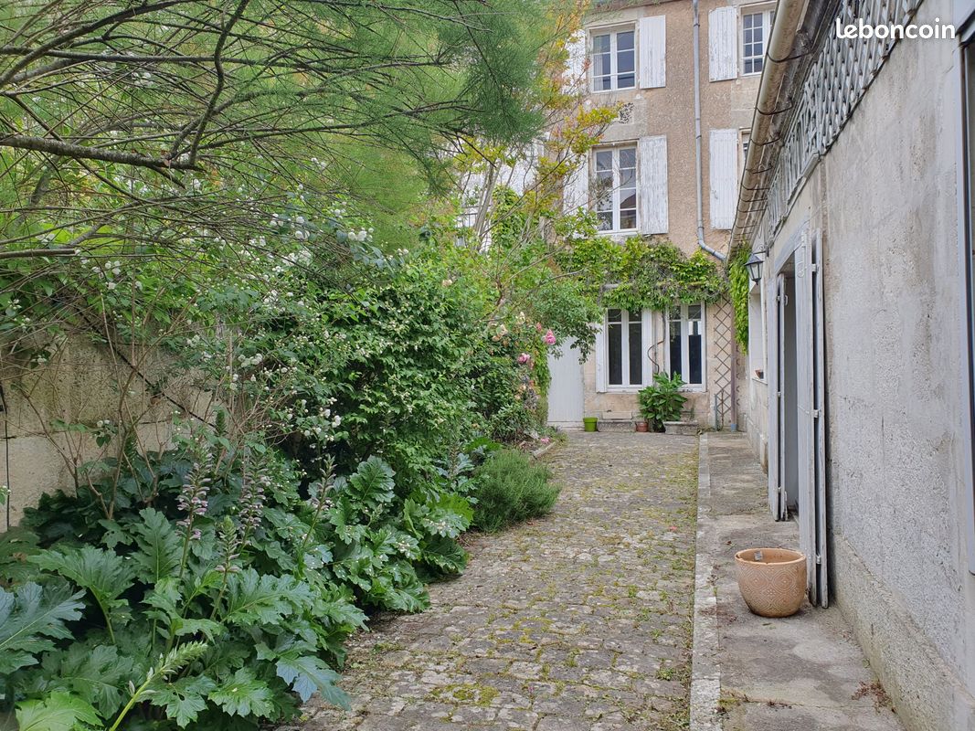 Maison 10 pièces 196 m² · à Angoulême · 196 m² · 349 500 €