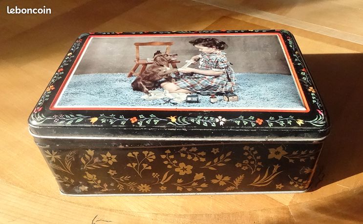 Boîte à Gâteaux Anglaise Ancienne En Tôle Lithographiée - Années 1920 - Décor Chiens - Métal Rectangulaire