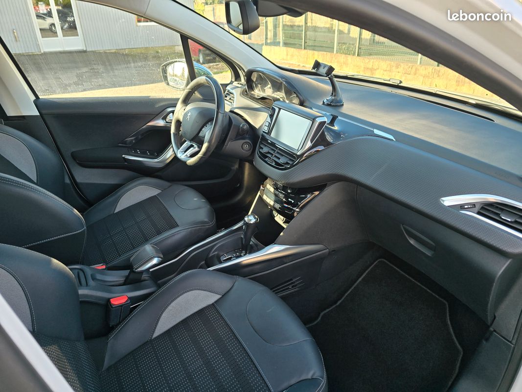 PEUGEOT 2008 1.6 VTi 120 cv Boîte auto Allure Pas de Puretech (image 5)