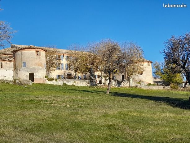 Chateau 33 pièces 443 m²