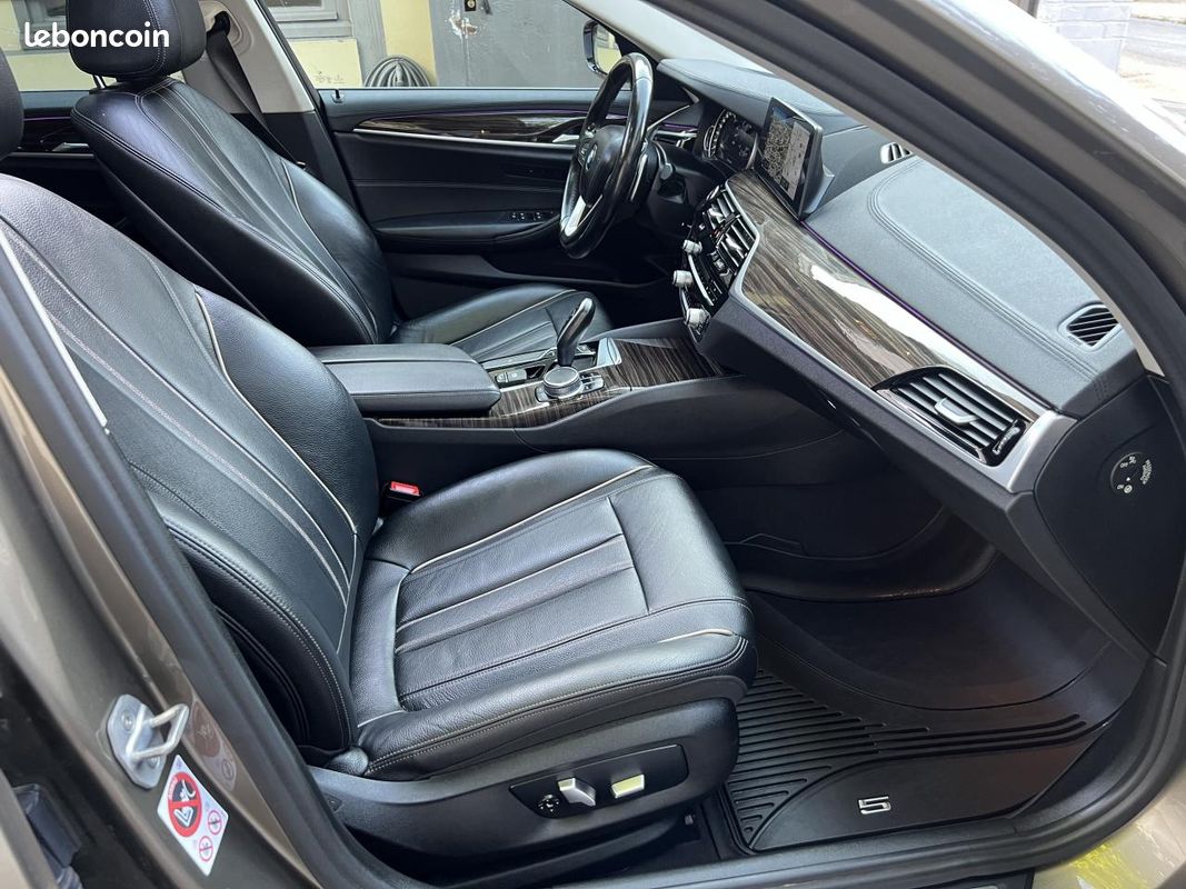 BMW SERIE 5 530d xDrive - BVA Sport Steptronic BERLINE G30 F90 Luxury PHASE 1 (image 12)