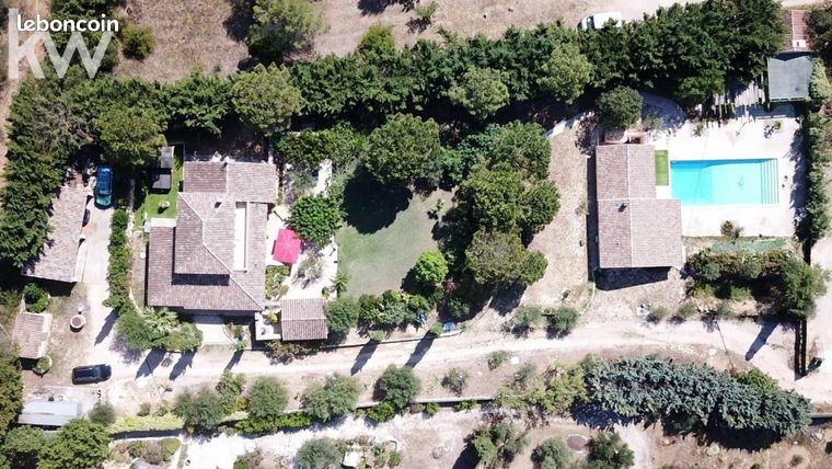 Maison 9 pièces 256 m²