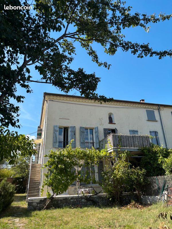 Appartement 4 pièces 120 m² · à Digne-les-Bains · 120 m² · 890 €/mois
