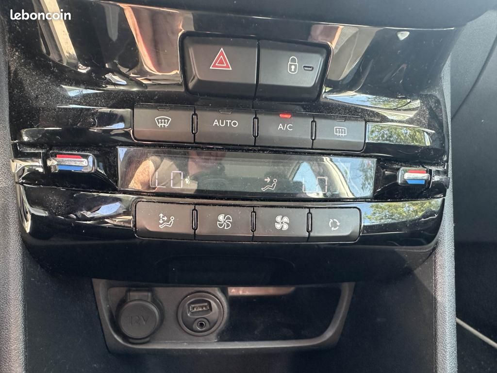 PEUGEOT 208 1.6 e-HDi FAP - 92 BERLINE Active PHASE 1 (image 11)