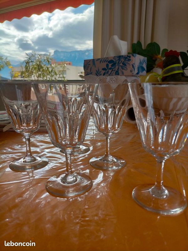 Service De 24 Verres à Pied 'Côte D'Azur' En Cristal Baccarat - Lot Occasion En Très Bon état