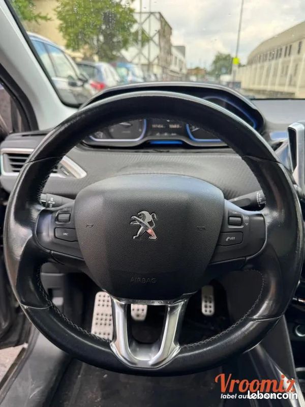 Peugeot 2008 GENERATION-I 1.6 E-HDI 90 ALLURE TOIT PANORAMIQUE (image 15)
