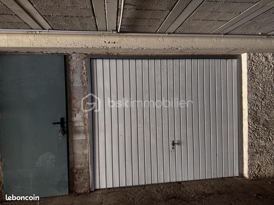 Parking 21 m² · à Six-Fours-les-Plages · 21 m² · 49 000 €