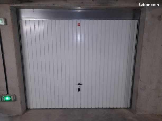 Garage fermé à louer