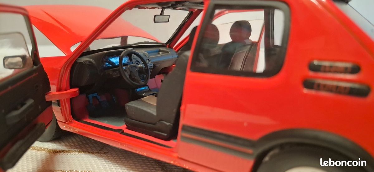 205 GTI 1,9L Solido 1/18eme rouge Vallelunga neuve longueur 19cm en