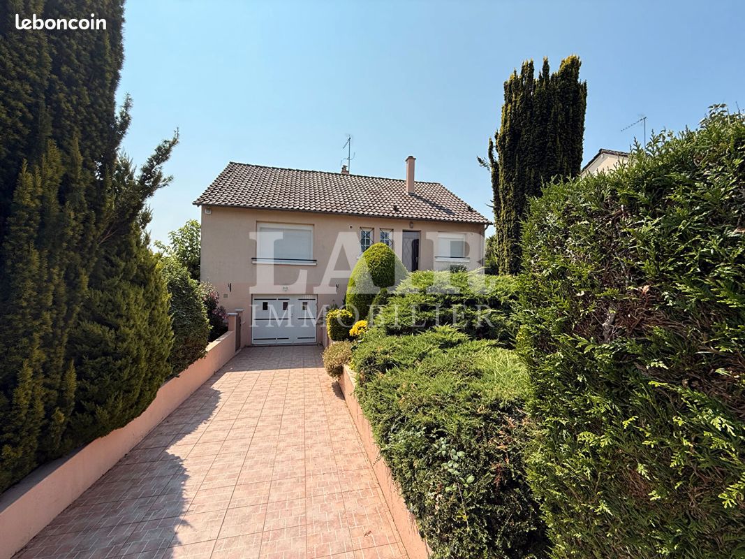Maison 5 pièces 90 m² · à Fresnay-sur-Sarthe · 90 m² · 127 560 €