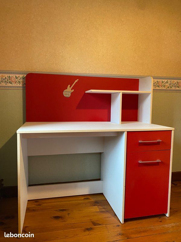 Bureau (image 1)