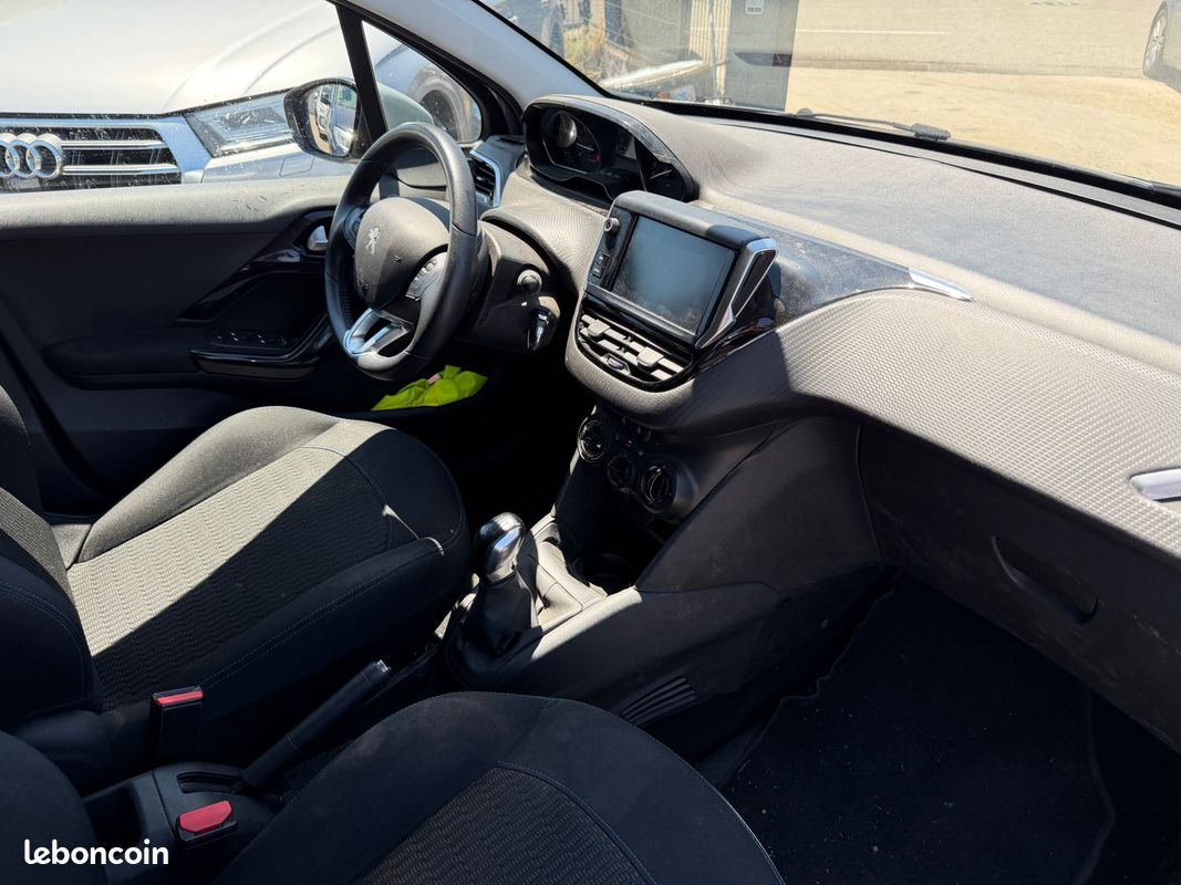 Peugeot 208 phase 2 1.2 vti 82ch garantie (image 5)