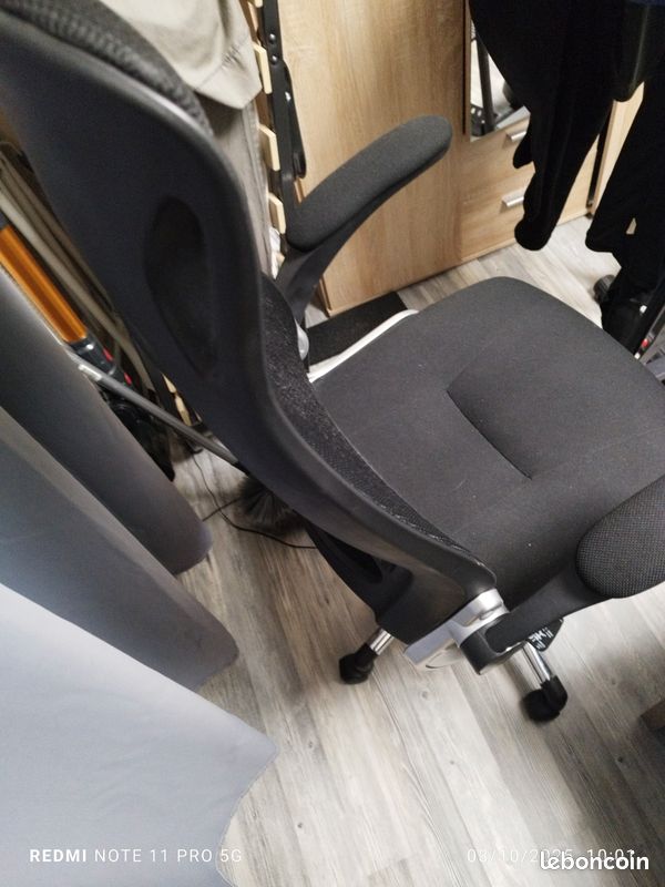 Chaise gamer+ table état neuf (image 1)