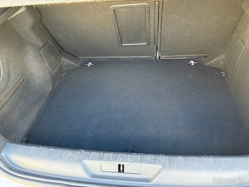 Peugeot 308 130ch Tech Edition 2018 (image 16)