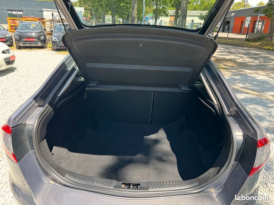 Ford Mondeo 2.0tdci 140ch 5portes an.2013 (image 10)