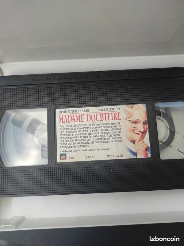 K7 Mme Doubtfire (image 3)