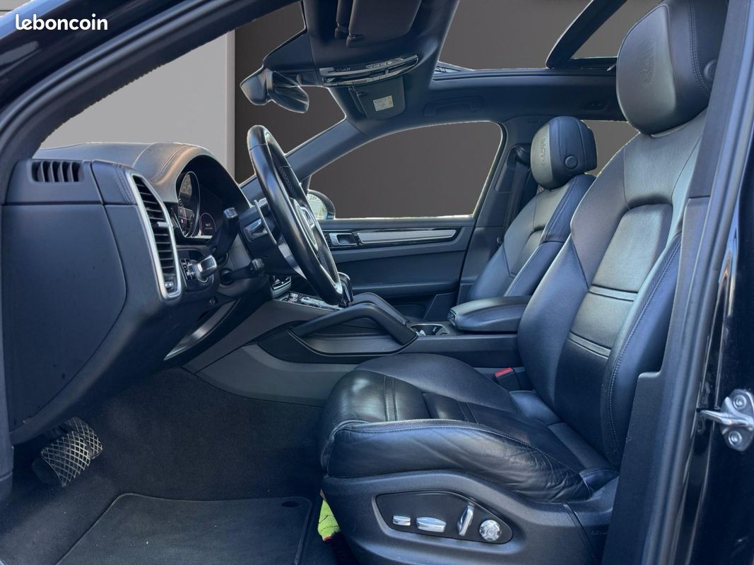 Porsche Cayenne 3.0 V6 E-Hybrid 462 attelage toit ouvrant suivi complet Porsche garantie 12 mois (image 9)