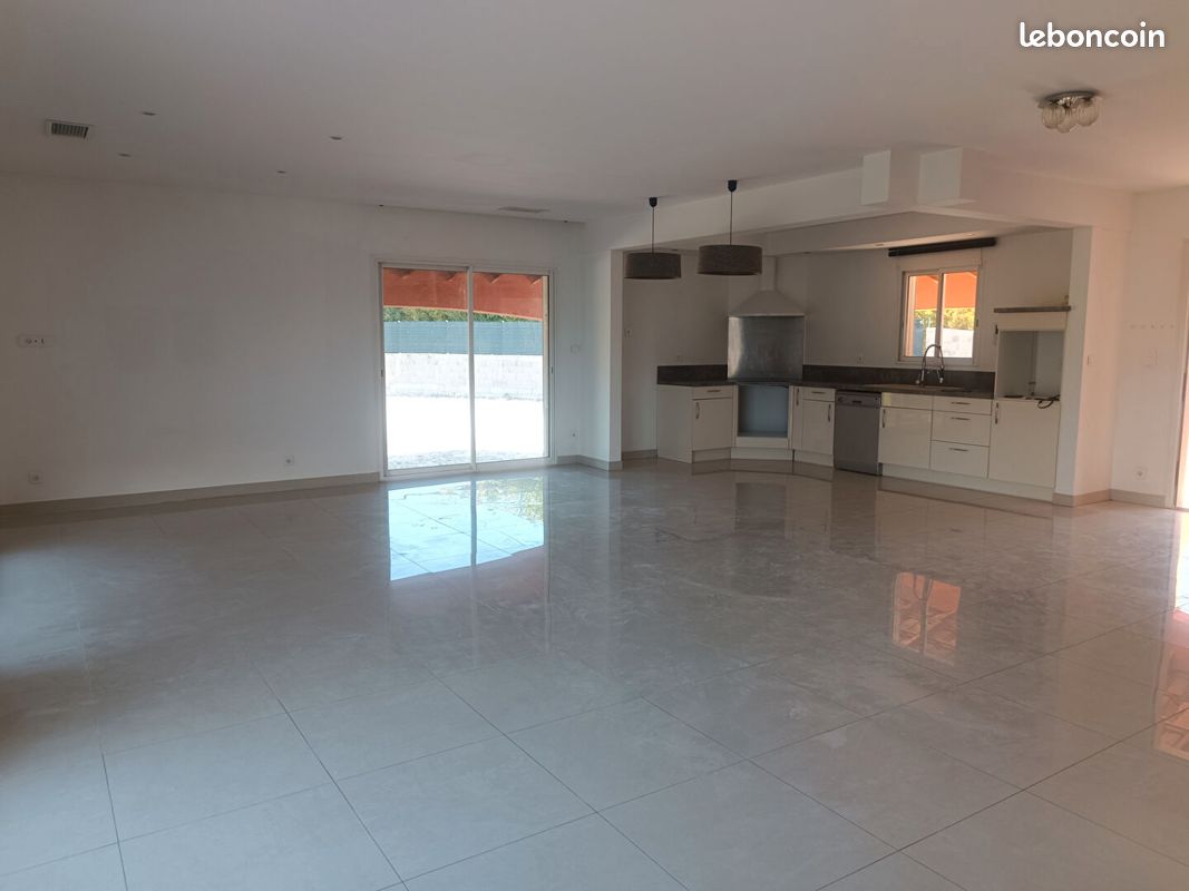 Maison 4 pièces 125 m² · à Saint-Mitre-les-Remparts · 125 m² · 1 790 €/mois