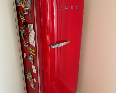 Réfrigérateur SMEG Vintage Rouge - Bon état, 7 Ans, Sans Rayures