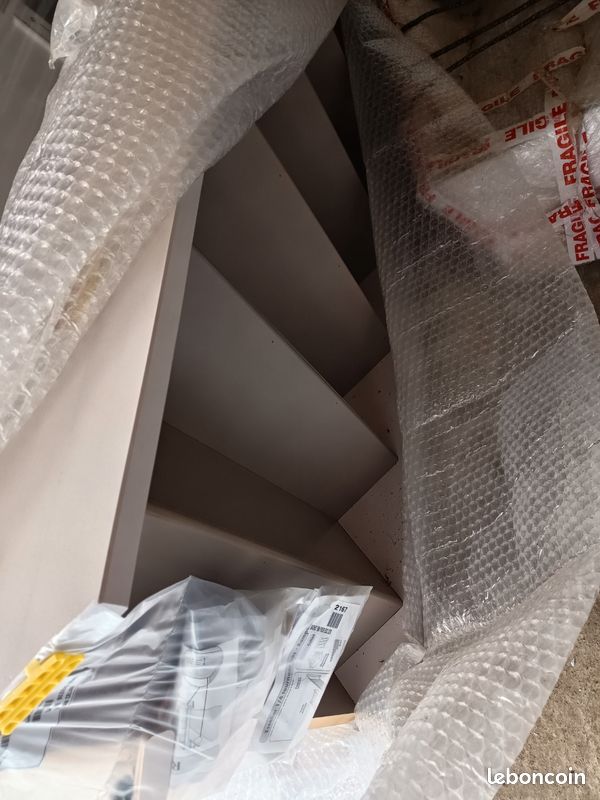 Escalier hetre rampe tubes acier (image 1)