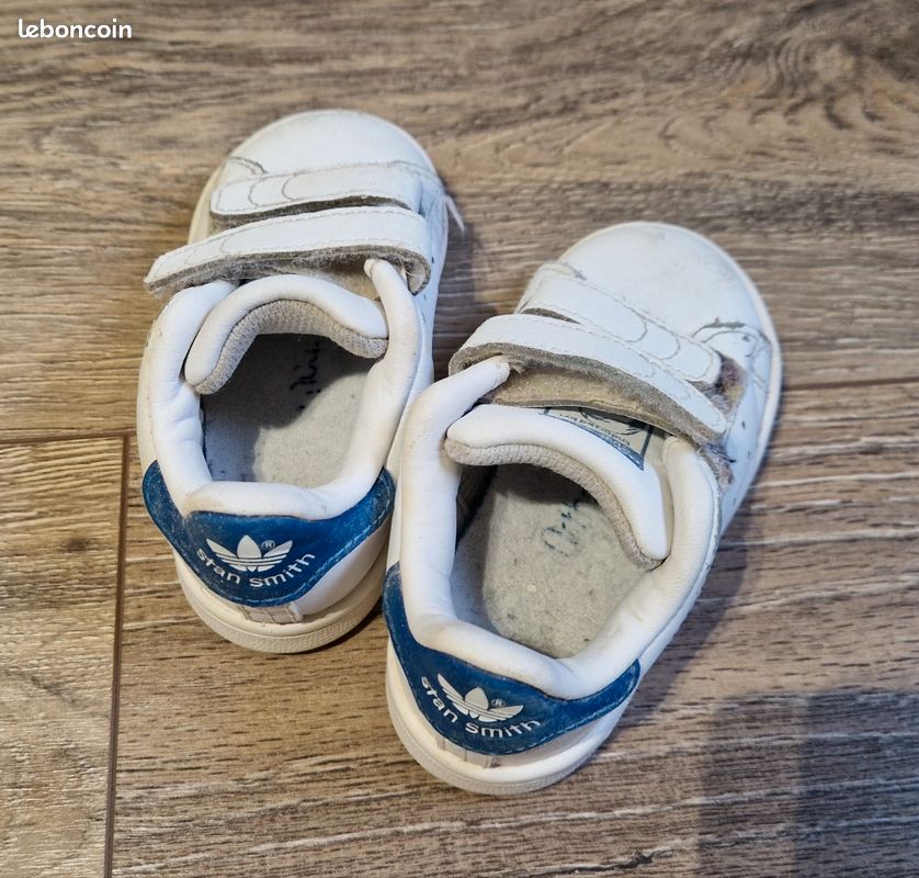 Baskets Adidas Stan Smith taille 20 en bon état Chaussures