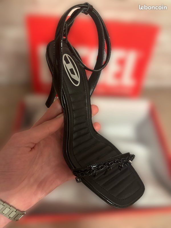 Talons Aiguilles Diesel Noirs Vernis - Taille UK 6 (pointure 39), Neufs Avec Boîte