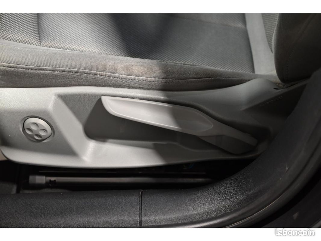AUDI A4 2.0 35 TFSI - 150 - BV S-tronic 2016 BERLINE Business line PHASE 3 (image 16)