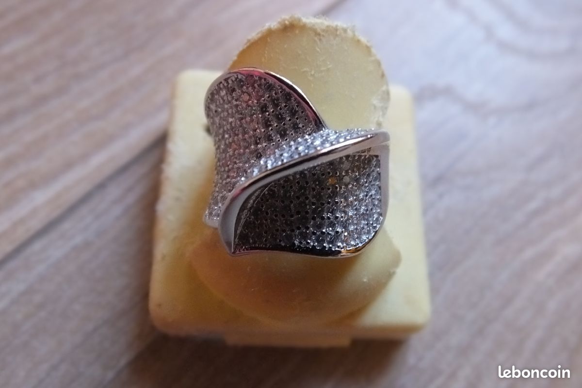 Bague étincelante argent massif et brillants (image 2)